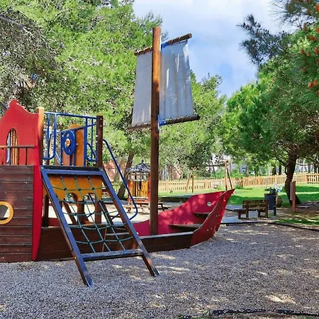 Ocean - With Swimming Pool *