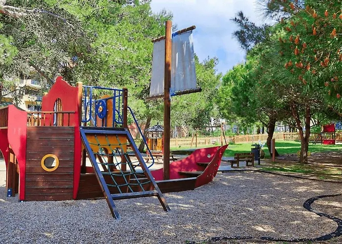 Ocean - With Swimming Pool *